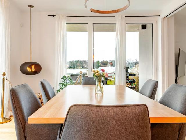 110 m² Wohnung mit Kamin, großem Wassergrundstück & Bootsliegeplatz in Grünau