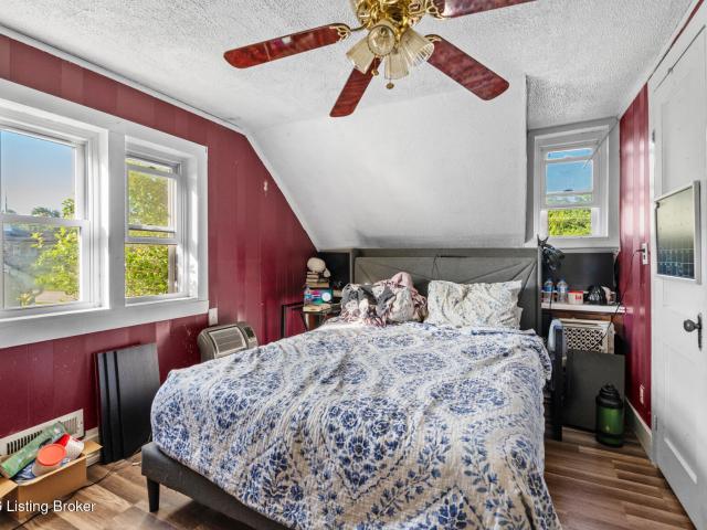 110 N Main St
