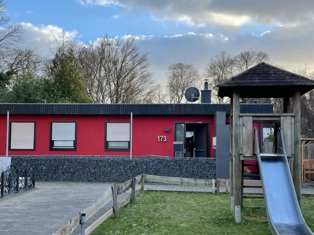 110 qm Bungalow, barrierefrei, mit Garten Kamin und eigener Bar