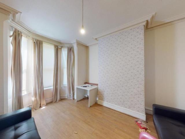 110 Raleigh Street, Nottingham, NG7 4DJ 7 bed semi detached house to rent £4,398 pcm £1,015 pw