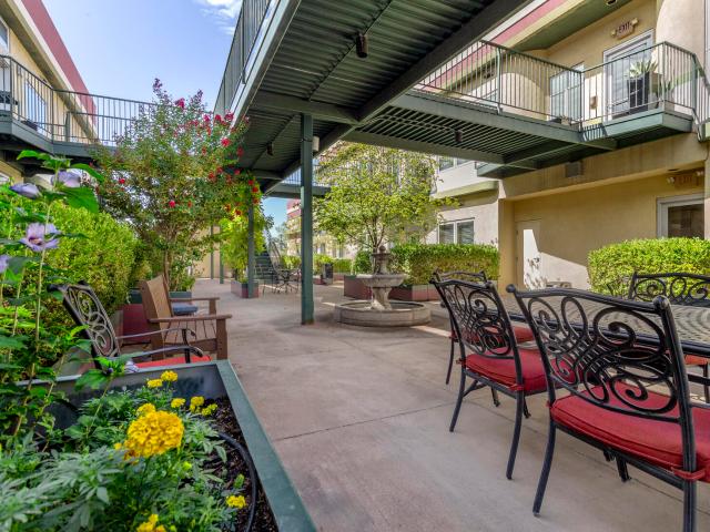 110 Richmond Drive SE UNIT 204