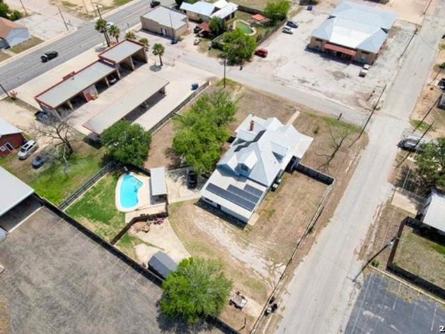 110 W Benton Ave