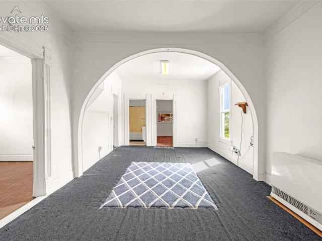 110 W Carr Avenue