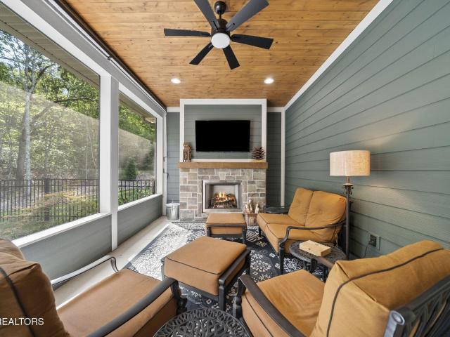 110 Thornhill Lane