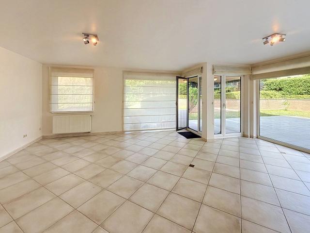 110m² 2 bedroom garden level apartment – ​​Waterloo center