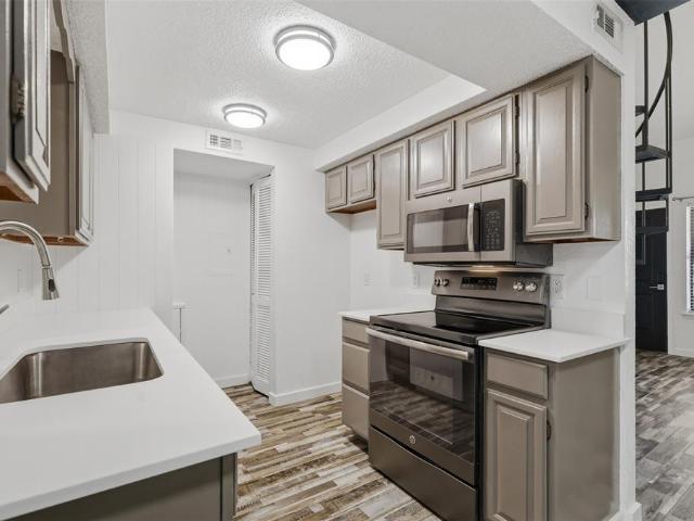 11140 Stratford Drive # 605