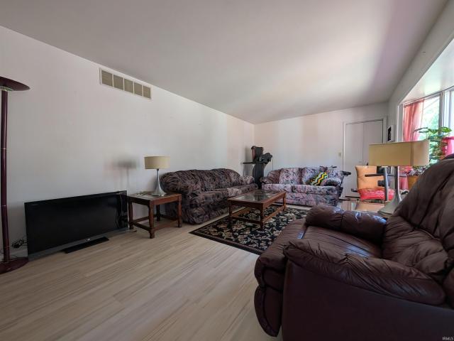1114 N Summit Drive
