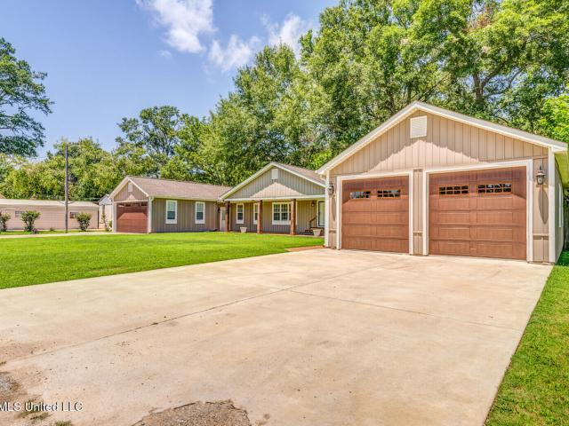 1114 Riverview Road