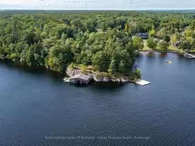 1114 Road 3200, Gravenhurst Muskoka S, ON, P1P 1R2 Luxur.