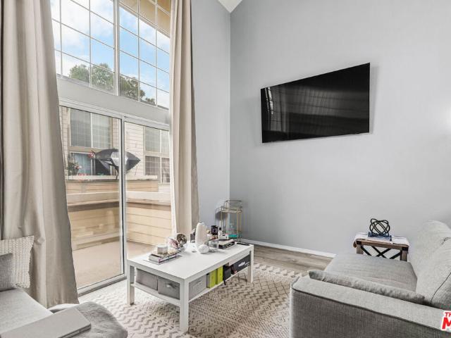 11150 Glenoaks Boulevard 178