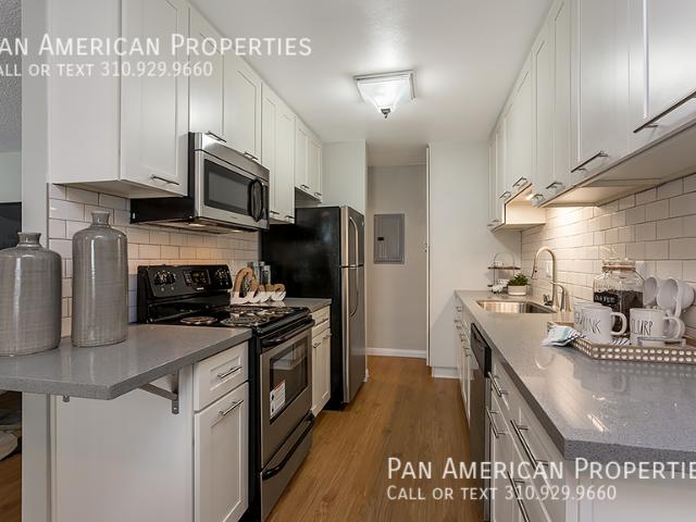 11152 Wallingsford Road, 2 beds, 2 full baths