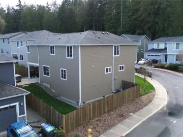 1115 NE Sockeye Court