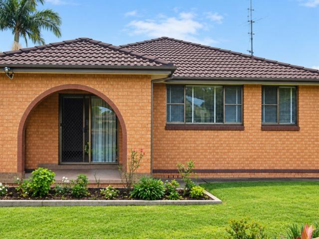 1/115 koona street, albion park rail nsw for rent lj hooker