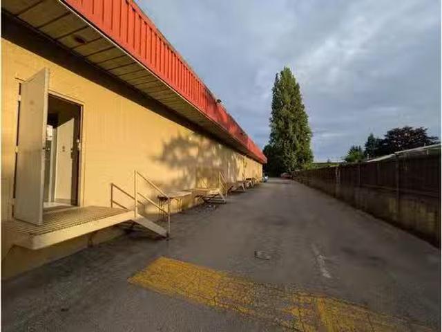 11164 84 Avenue, Delta, BC, V3W 0A6 commercial for lease Li.