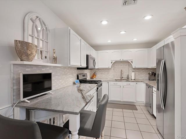 1116 Savoy Drive
