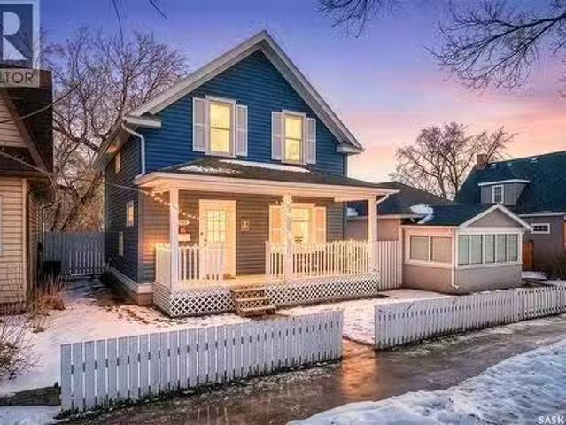 1117 Chestnut Avenue, Moose Jaw, SK, S6H 1A9 house for sale.