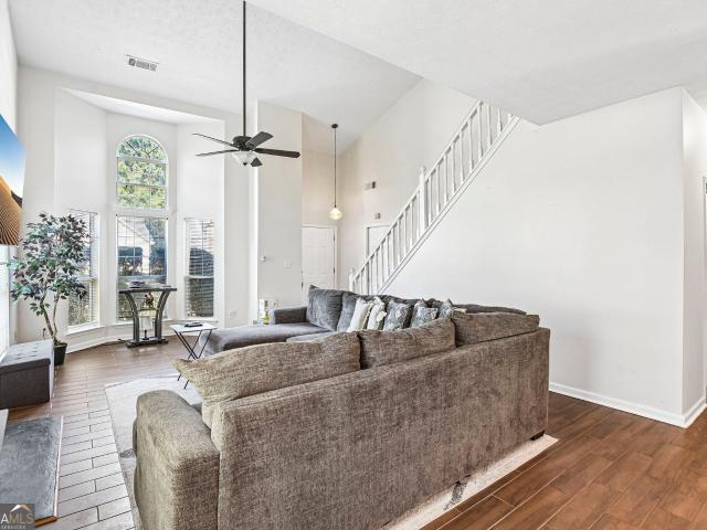 1117 W Shore Drive