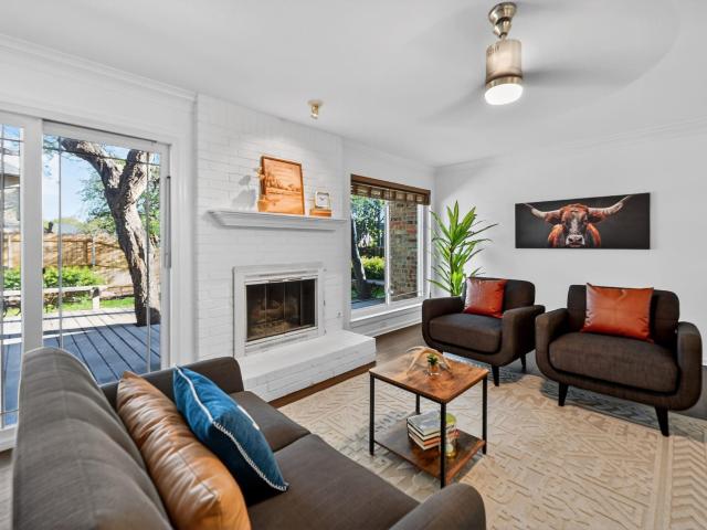 1118 Oaklands Dr