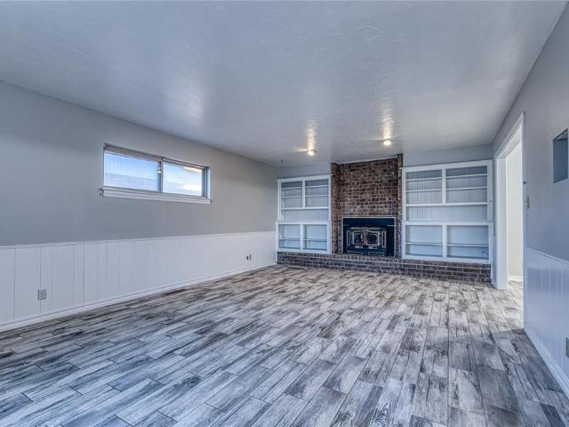 1118 Camelot Drive