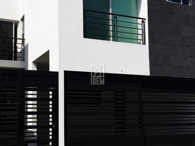 1118 Casa en venta Col. Cumbres Elite