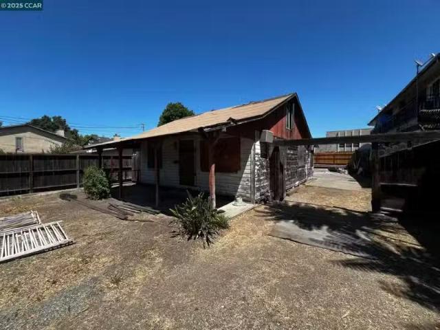 1110 EUREKA LN, CONCORD, CA 94520