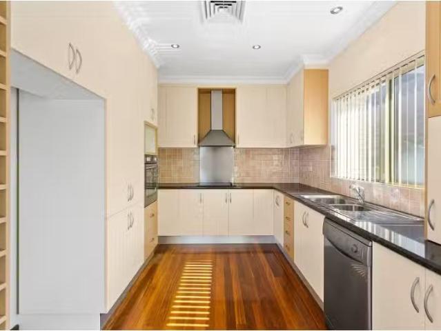 1/110 Lawrence Hargrave Drive, Austinmer Apartment for rent L.