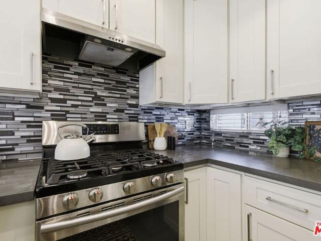 11110 Camarillo Street 122