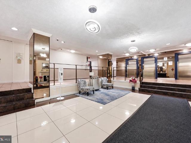 1111 Arlington Boulevard # 427