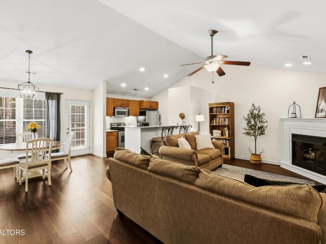 1111 Crested Springs Way