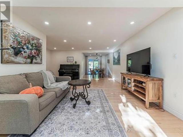 1111 Kent Avenue, Oakville, ON, L6H 1Z9 house for sale | Listing ID W13859 | Royal LePage