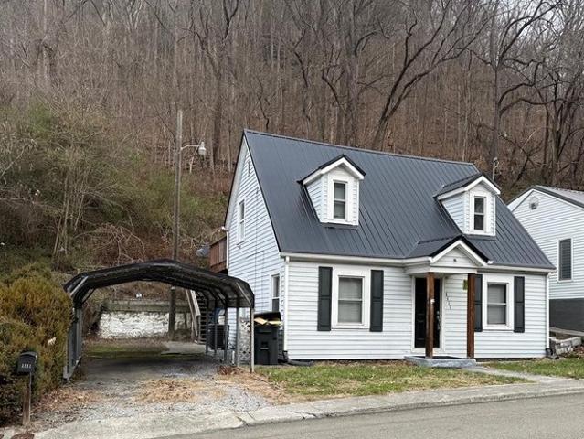 1111 Watkins St, Grundy, VA 24614