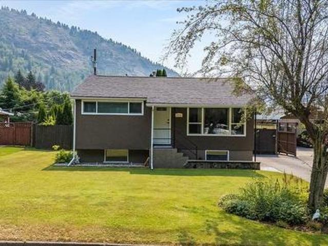 1112 Marianna Crescent, Trail, BC, V1R 1C7 house for sale | Listing ID 10395 | Royal LePage