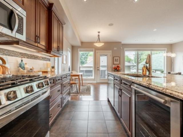1112 Street Nw, Edmonton, AB, T5W 3H7 house for sale | Listing ID E4508 | Royal LePage