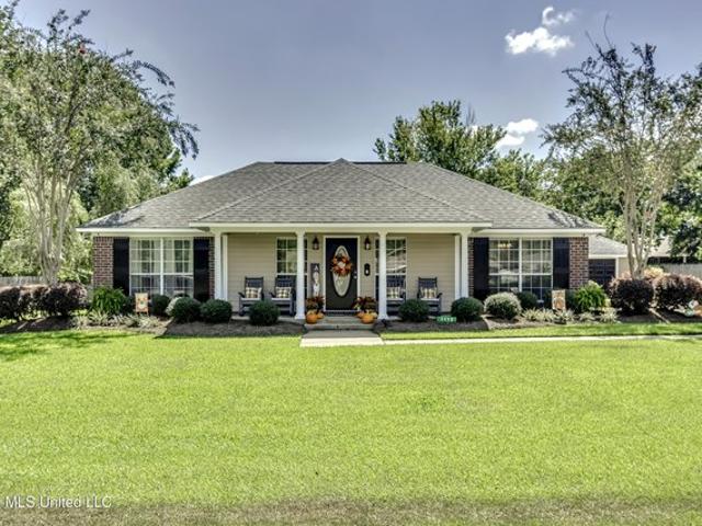 1112 3rd St SE, Magee, MS 39111
