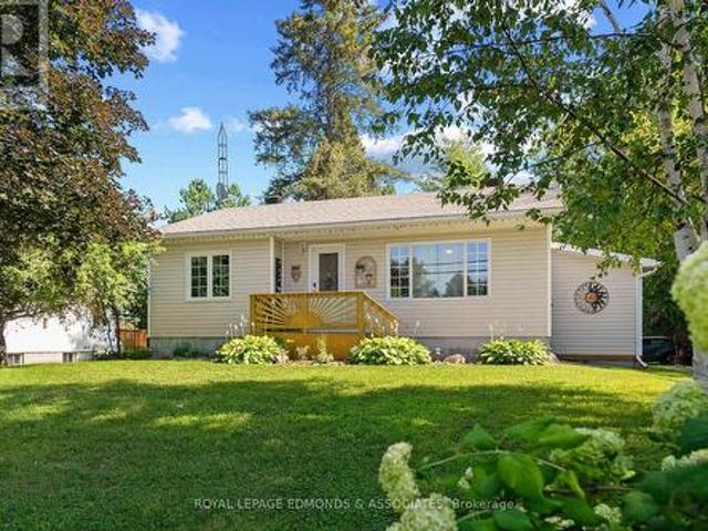11132 & 11140 Round Lake Road, Laurentian Valley, ON, K8A 6W8 house for sale | Listing ID X13669 | Royal LePage