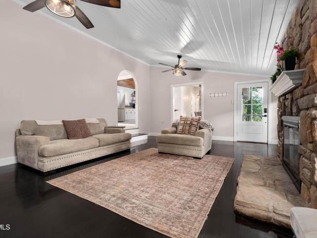 1113 Berry Road