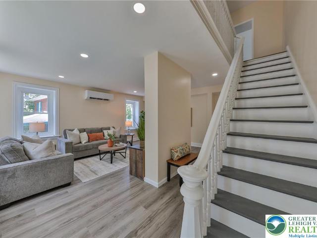 1113 E Emmaus Avenue