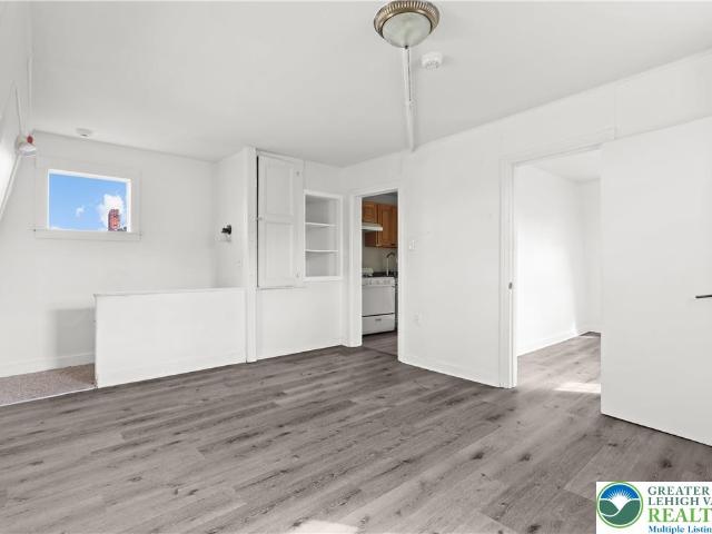 1113 Ferry Street 3