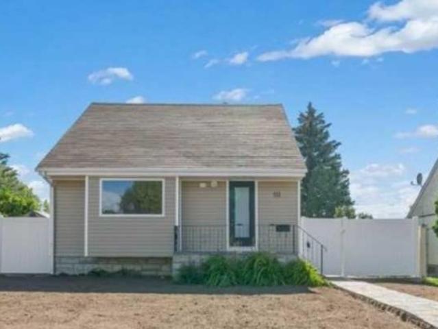 111 10 Street Sw, Medicine Hat, AB, T1A 4R1 house for sale | Listing ID A2346 | Royal LePage