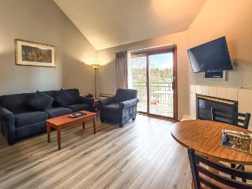 111 Center St, Unit 403