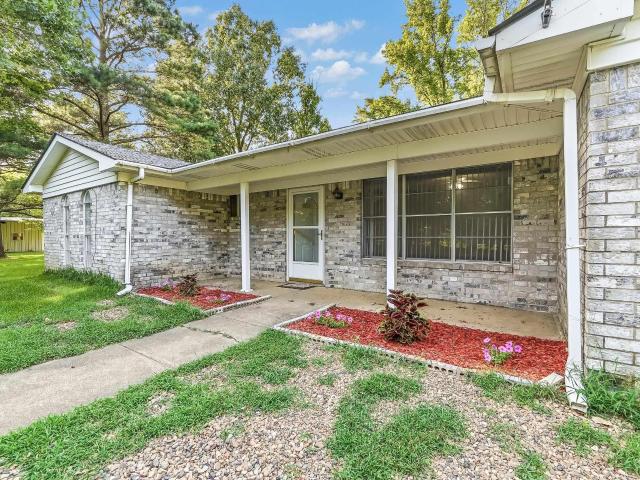 111 Angel Walk Ln