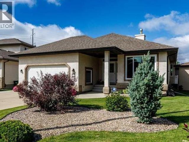 111 Adams Close, Red Deer, AB, T4R 3C7 house for sale | Listing ID A2328 | Royal LePage