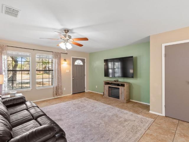 111 Bayleaf ln