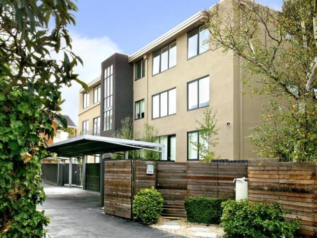 1/11 Bishop Street, Box Hill