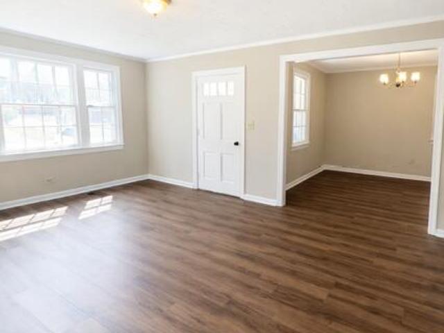 111 E Cherry