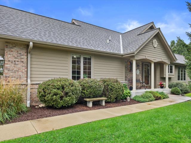 111 Eagles Cove Cir