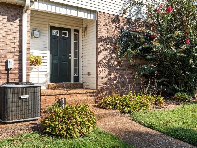 111 Eastdale Ln