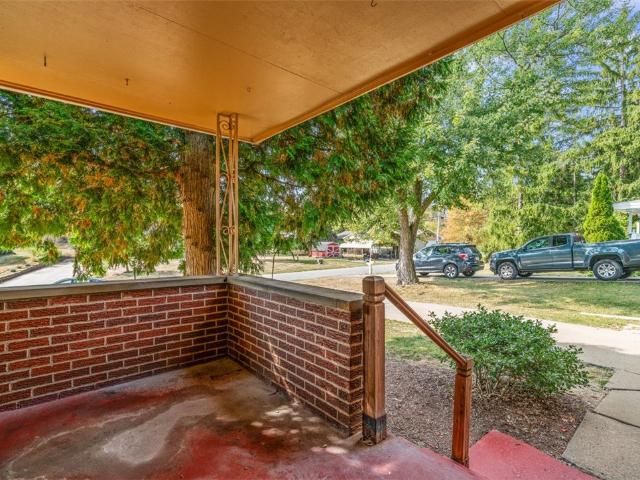 111 Hickory Dr