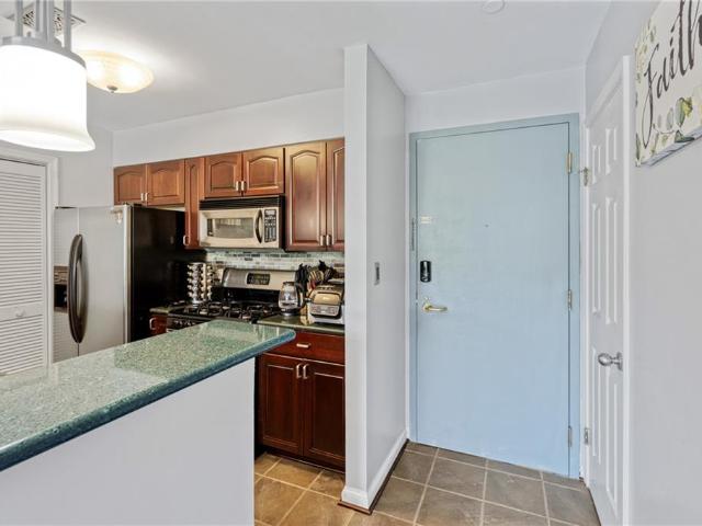 111 High ST # 407
