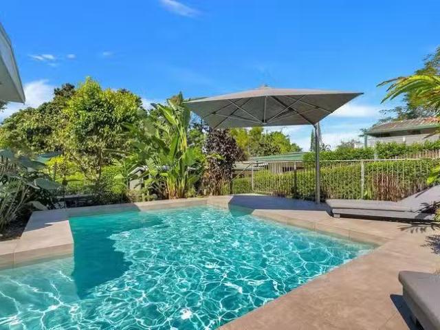 111 Hillview Crescent, Whitfield, QLD 4870